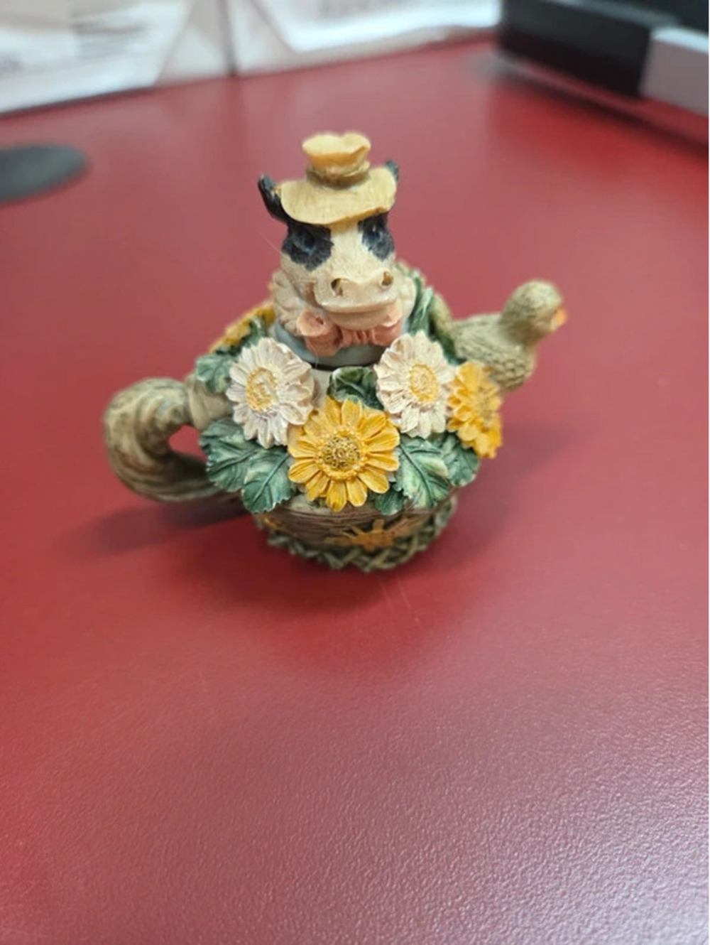 Vintage country cottage ceramic cow teapot